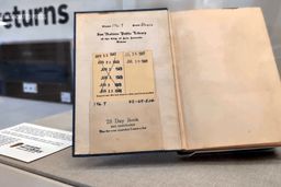 کتاب کتابخانه پس از 82 سال بازگردانده شد