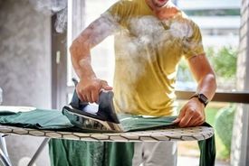 انقراض اتو | چرا مردم از اتو کردن لباس‌هایشان دست کشیدند؟