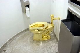 قضای حاجت زرین! | حراج توالت طلایی به قیمت ده میلیون دلار