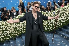 شاهرخ خان ۶۰ ساله شد | یک نماد که هنوز هم پرطرفدار است